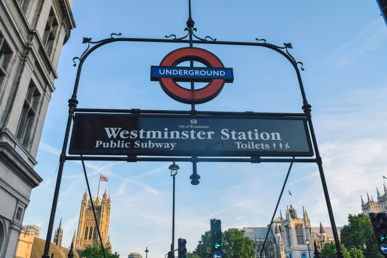 a sign over the entrance to westminster station in london