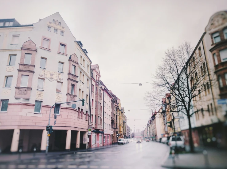 some buildings are on a busy city street