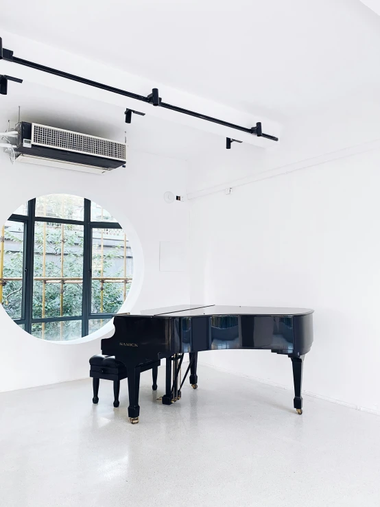 there are two pianos in a large room