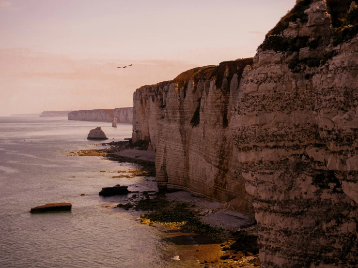 there is a cliff that has a few cliffs