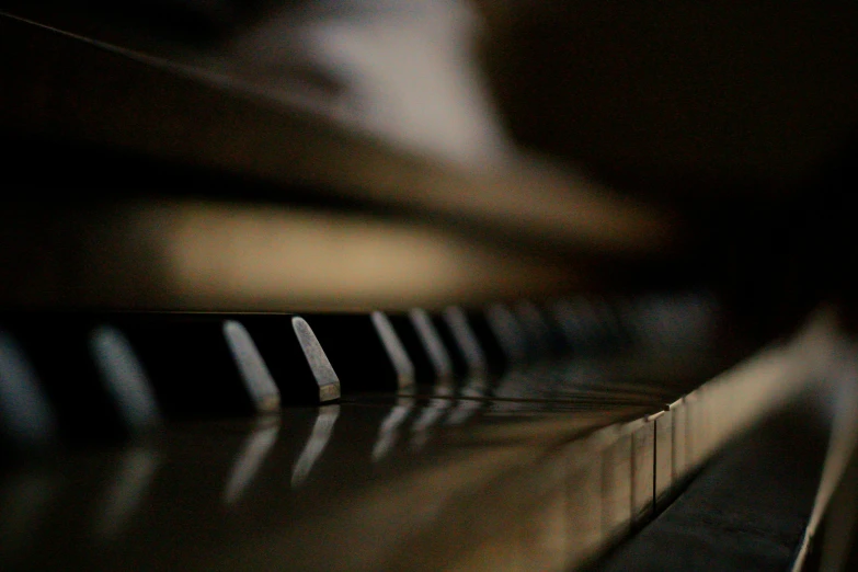 the keys on a musical instrument are straight upward