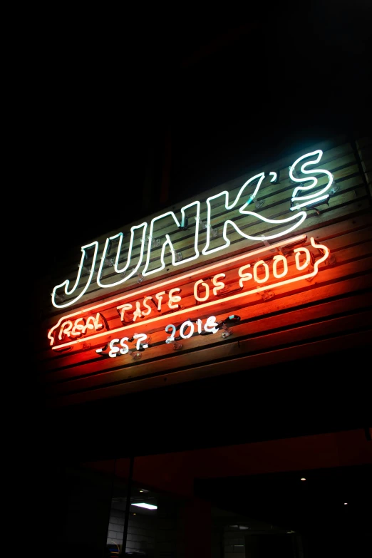 the front of junk's burgers lit up at night