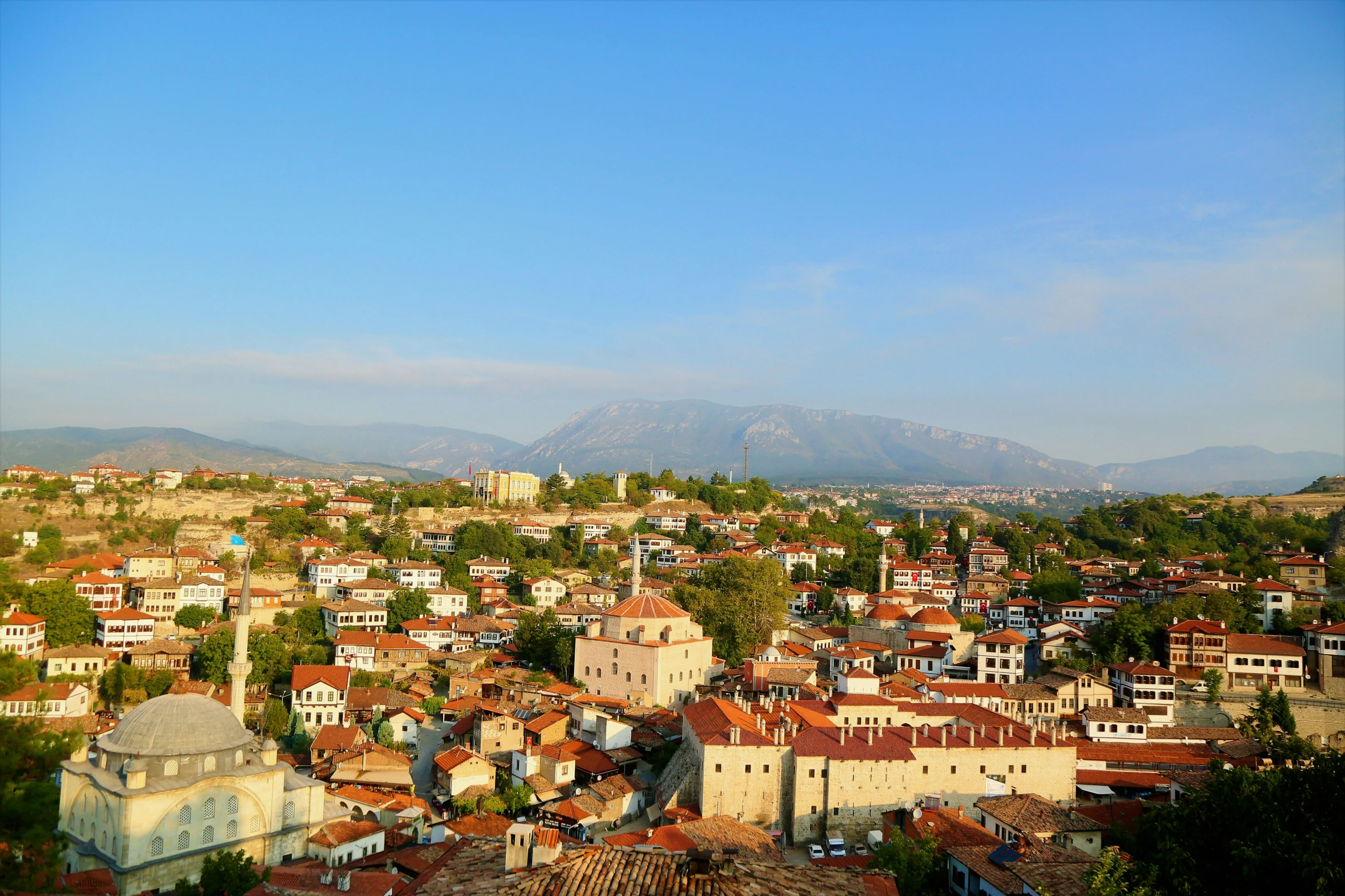 a very pretty small town that is on top of a hill