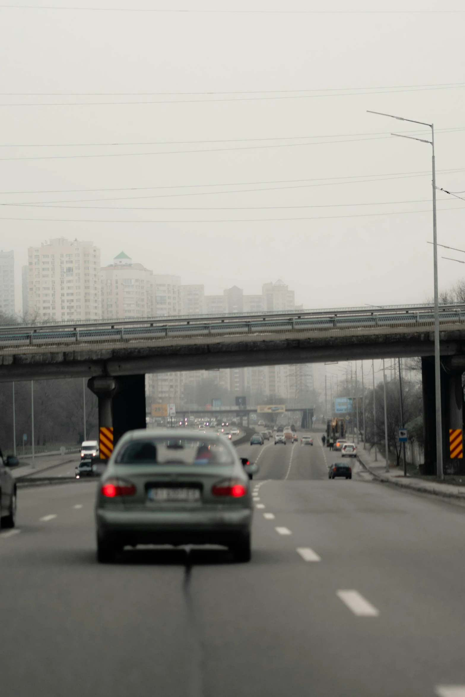 a car is traveling along a busy highway