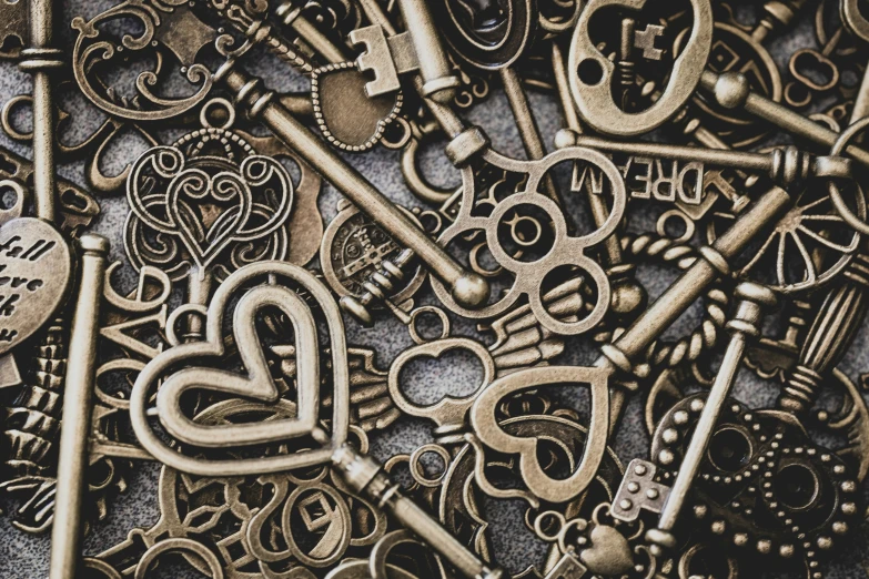 an image of a bunch of keys and keys