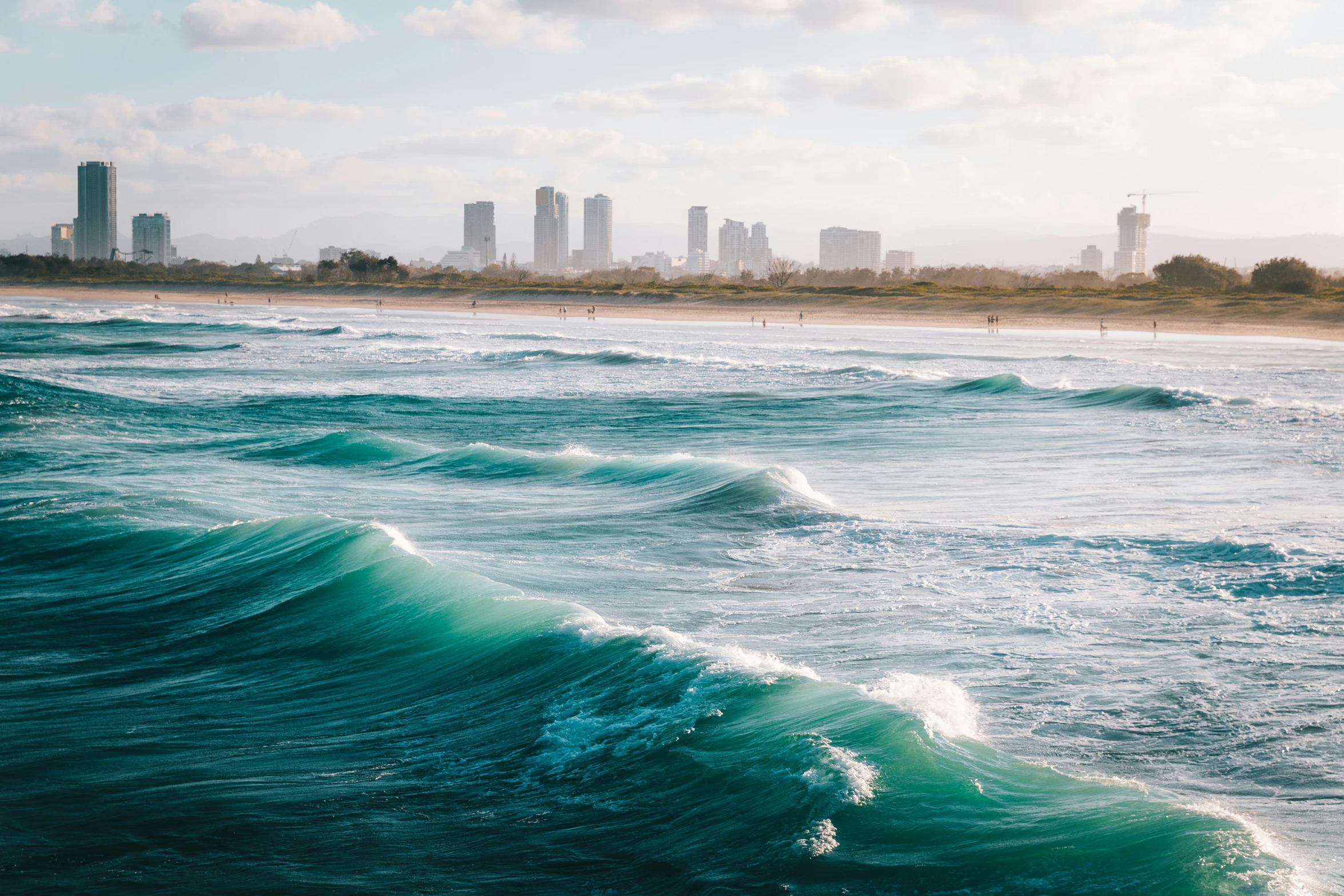 this is a large body of water on a beach