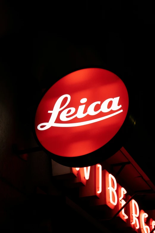 a neon sign that reads,'leicia v bbs in spanish