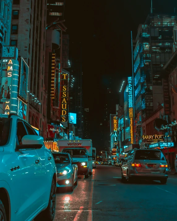 an image of city traffic at night in the city
