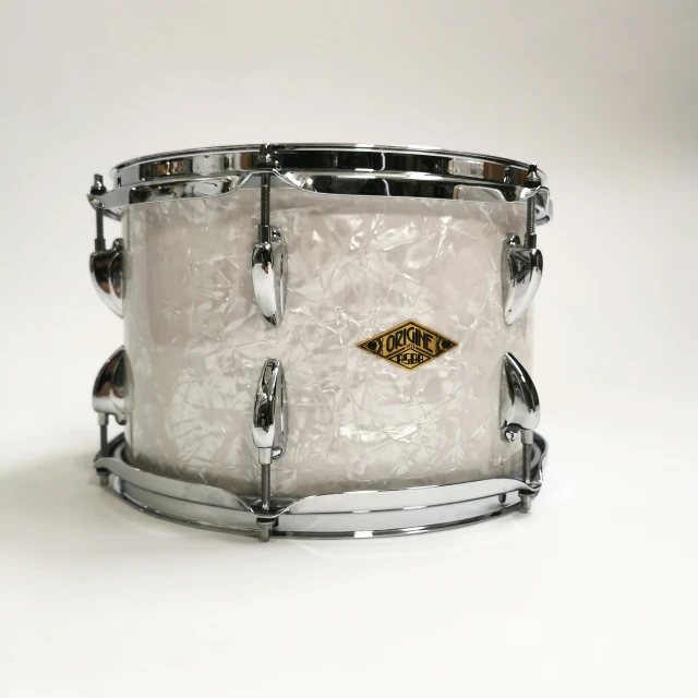 an extremely detailed and shiny snare filled with some ice