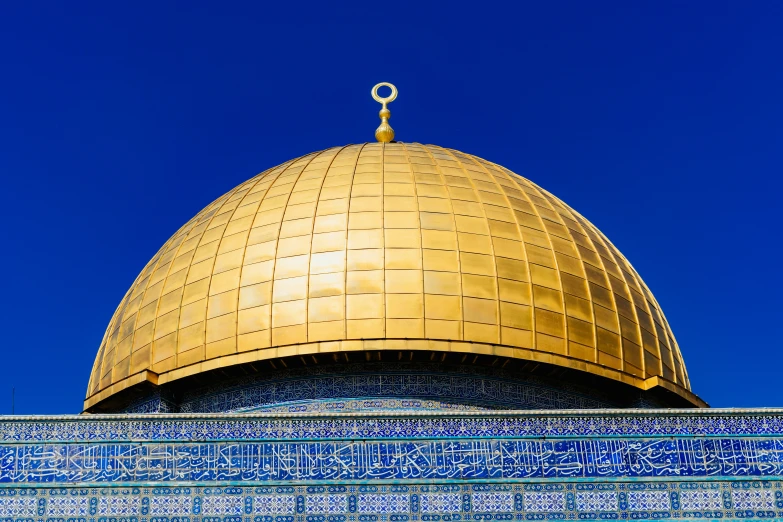 the golden dome on the islamic architecture is blue