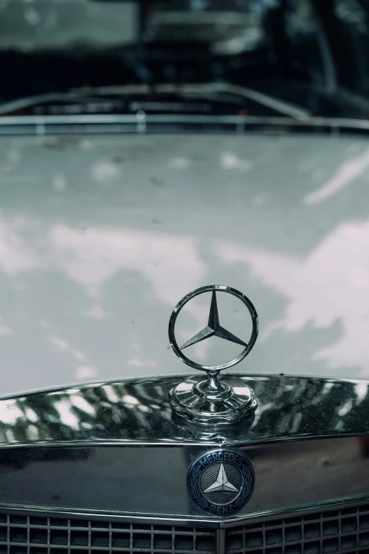 the front grill and emblem of an old mercedes automobile