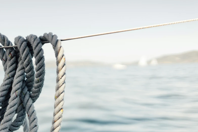 some ropes are tied up next to the water