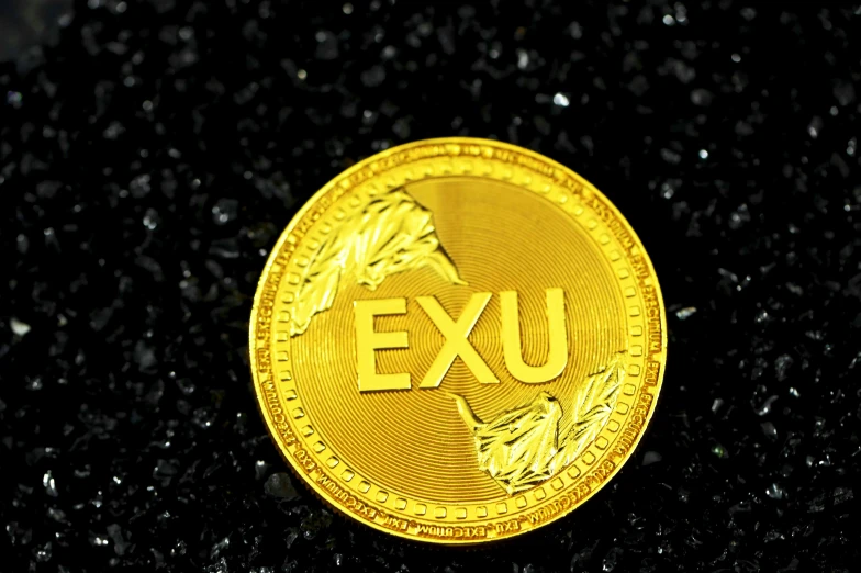 a gold plate with the word exu on it