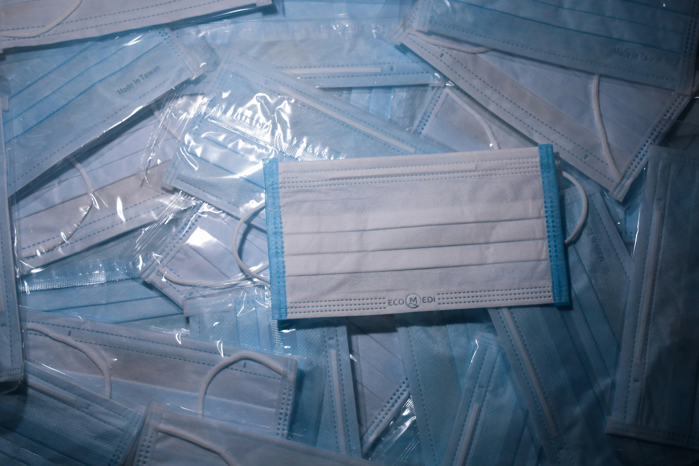 a pack of blue surgical gloves with a blank label