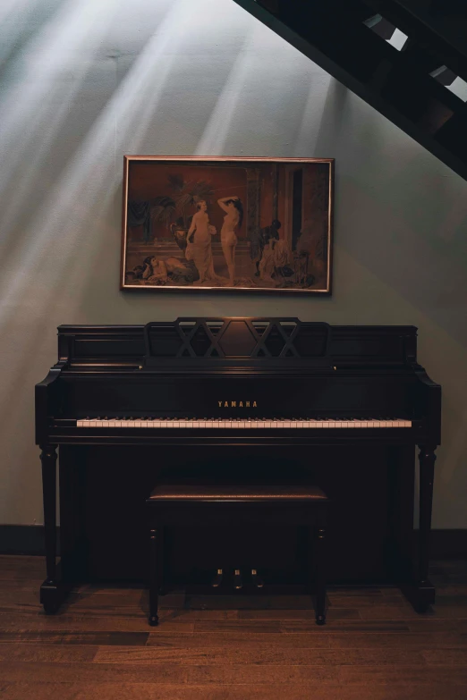 an old piano sits in front of the painting