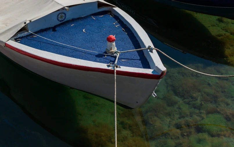 the small boat is sitting in the water