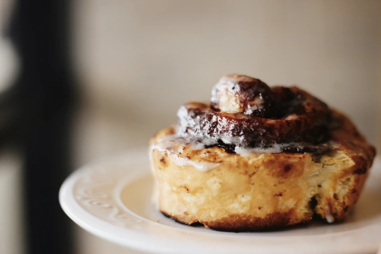 some type of donut is sitting on a white plate