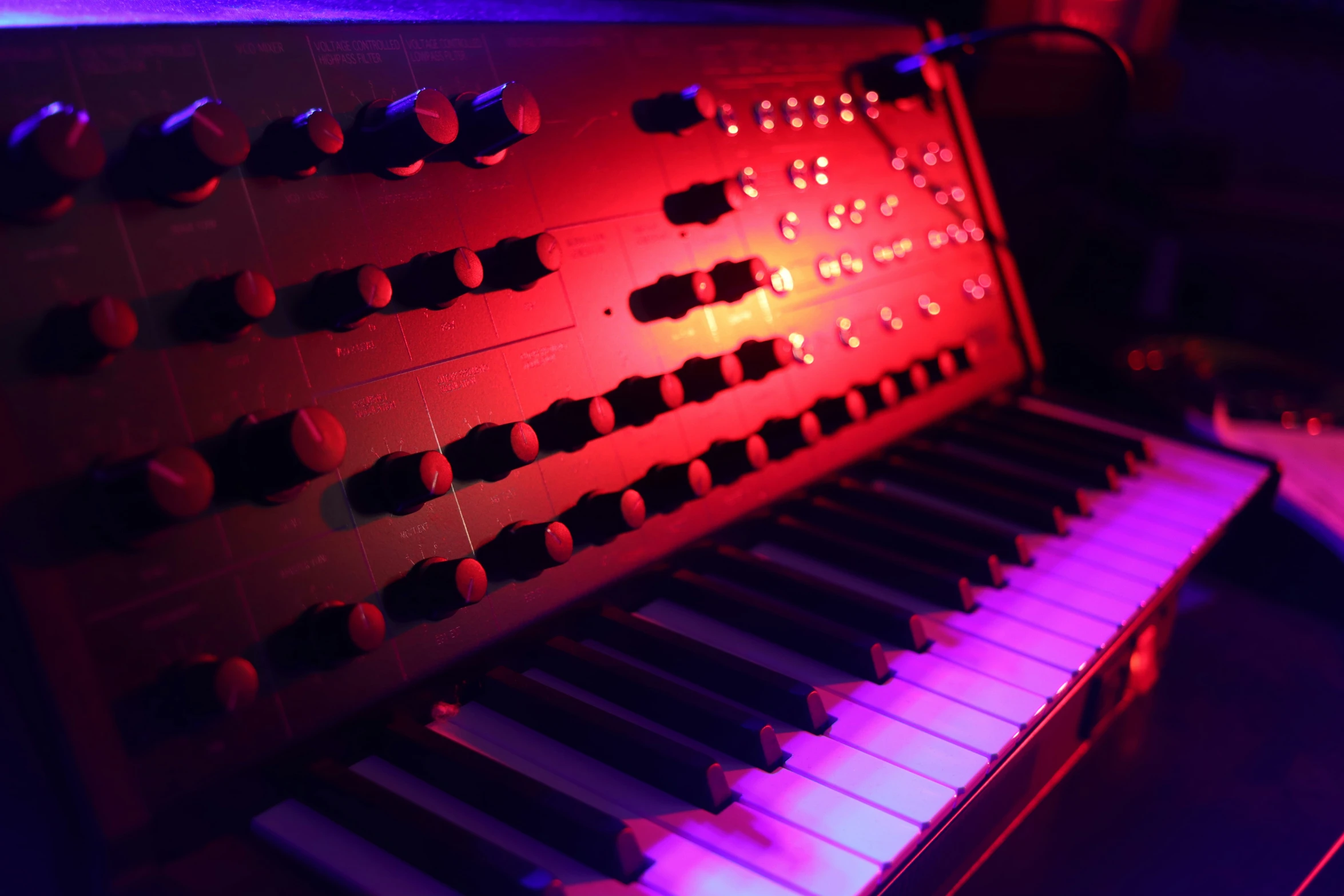 close up view of the piano with many strings