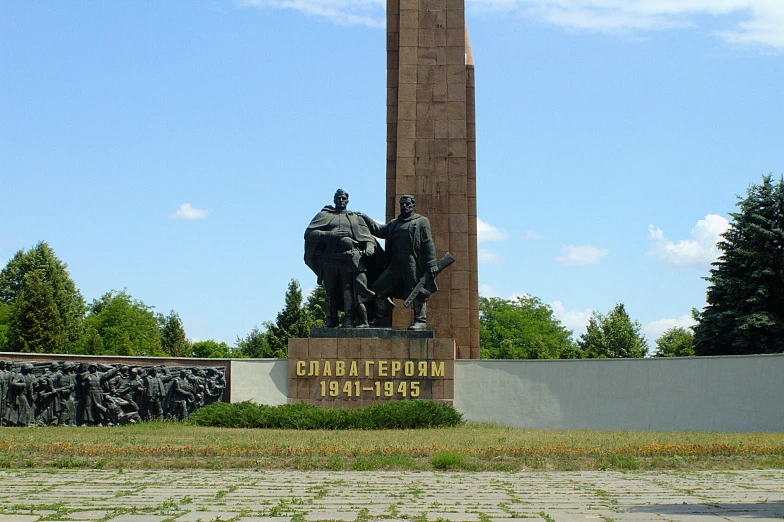 the statue of an equestrian in front of the courthouse