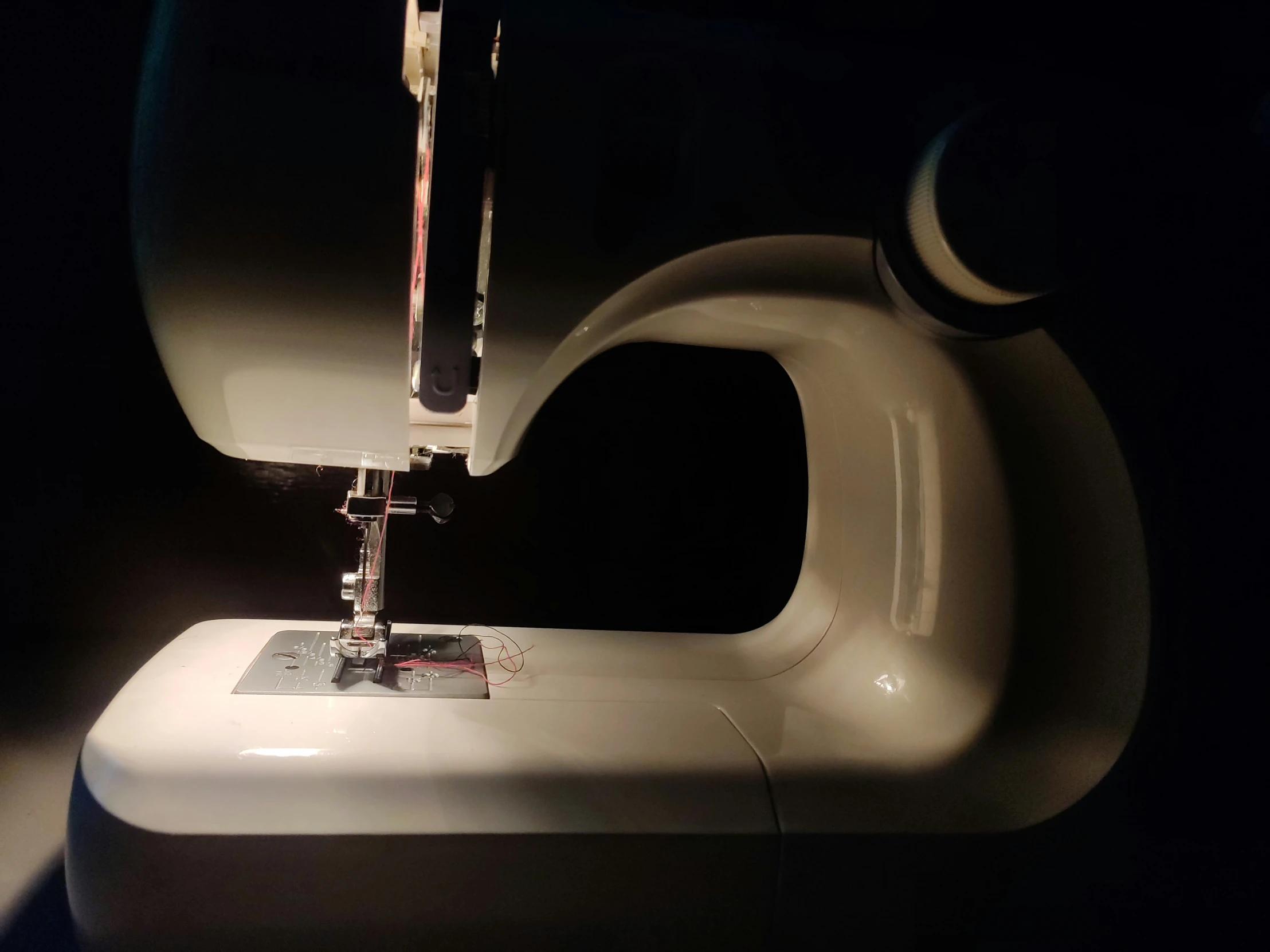 an instruction for using the sewing machine for stitching and sewing