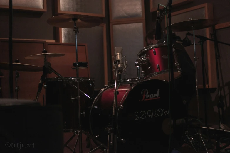 a drum set is on the floor in a dark room