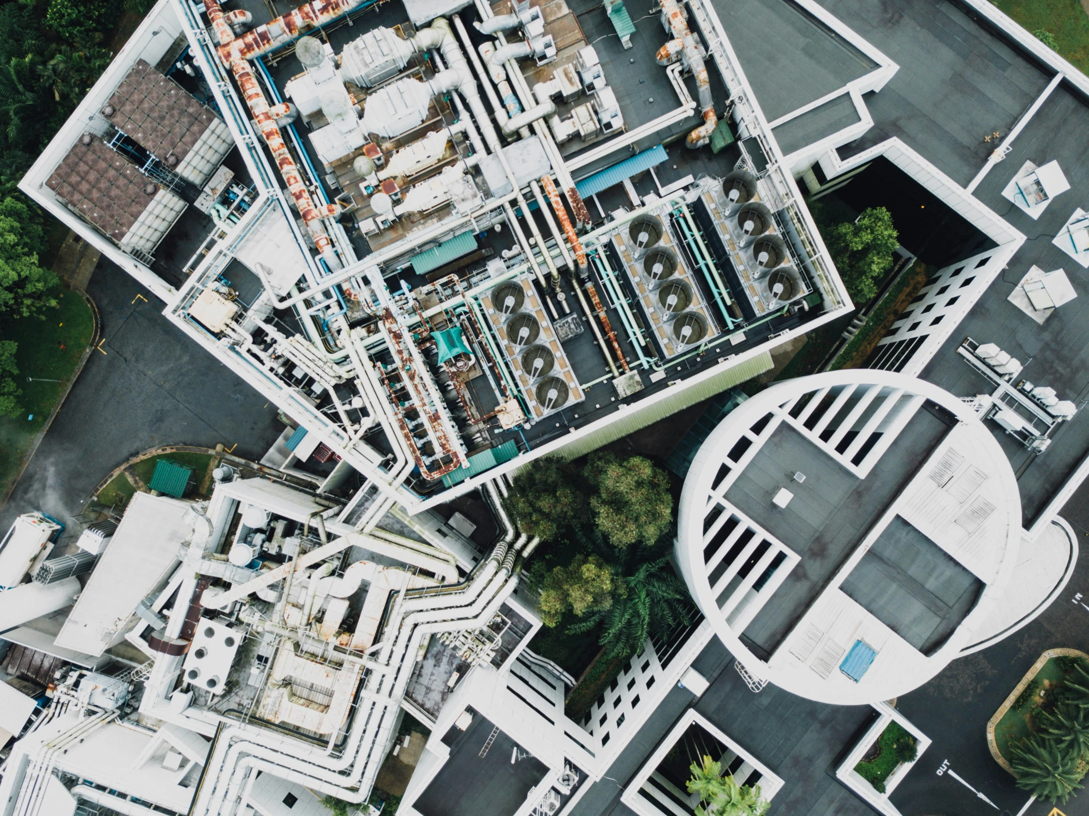 a po taken from above shows the buildings and a parking lot