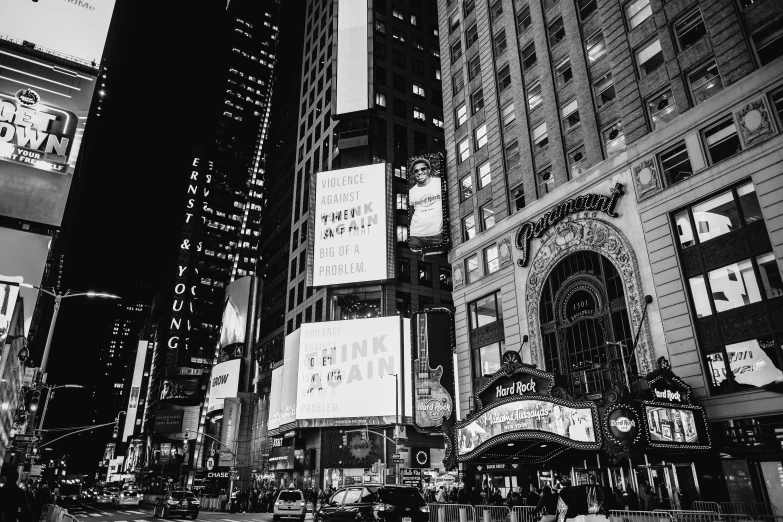 a very black and white picture of a street that has lots of lights