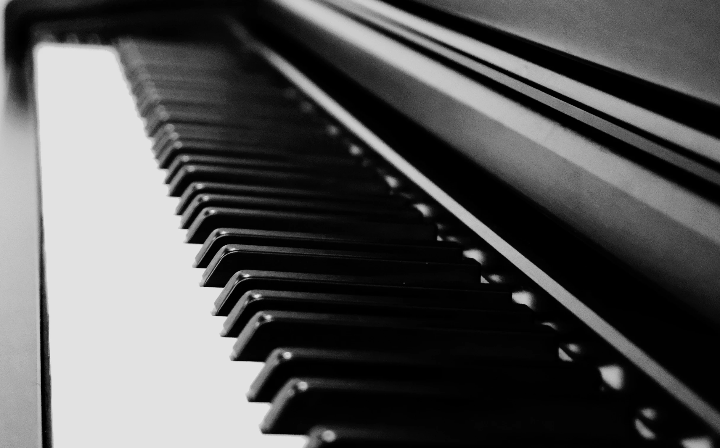 an image of a very long piano with keys