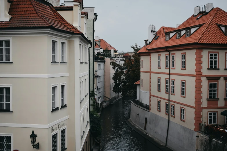 an urban waterway has white and red buildings next to each other