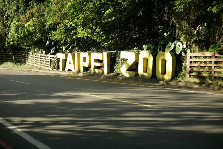 a street sign that says tapeit 2010 in the middle of a road
