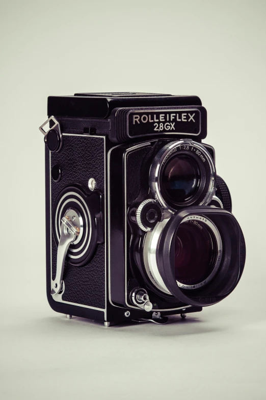 an old film camera from the 1930s