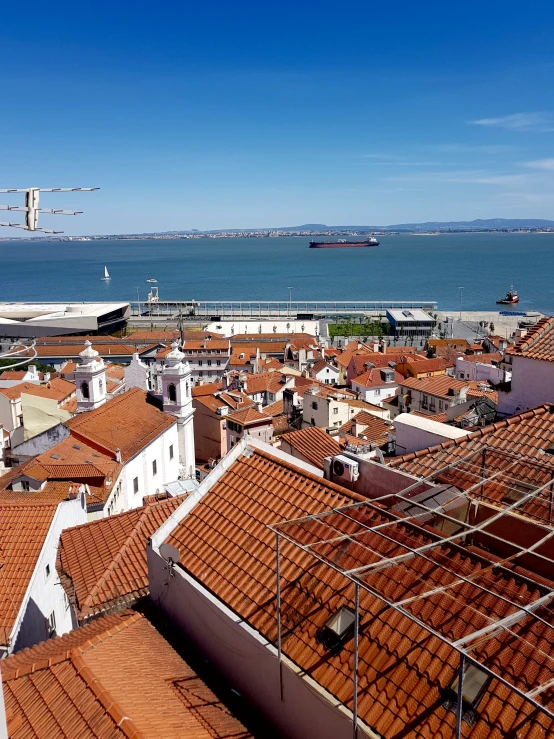 a very pretty city next to a beautiful large body of water