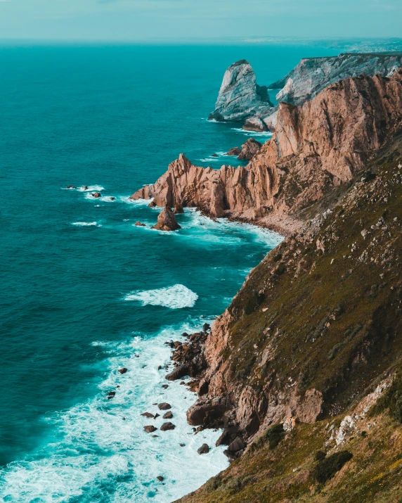 a picture taken of the top of a large cliff