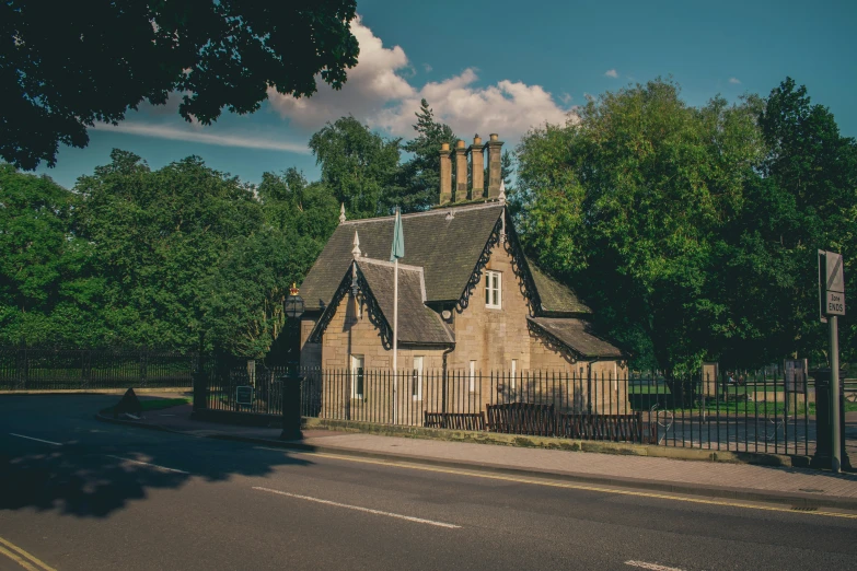 a brown building sitting next to the road