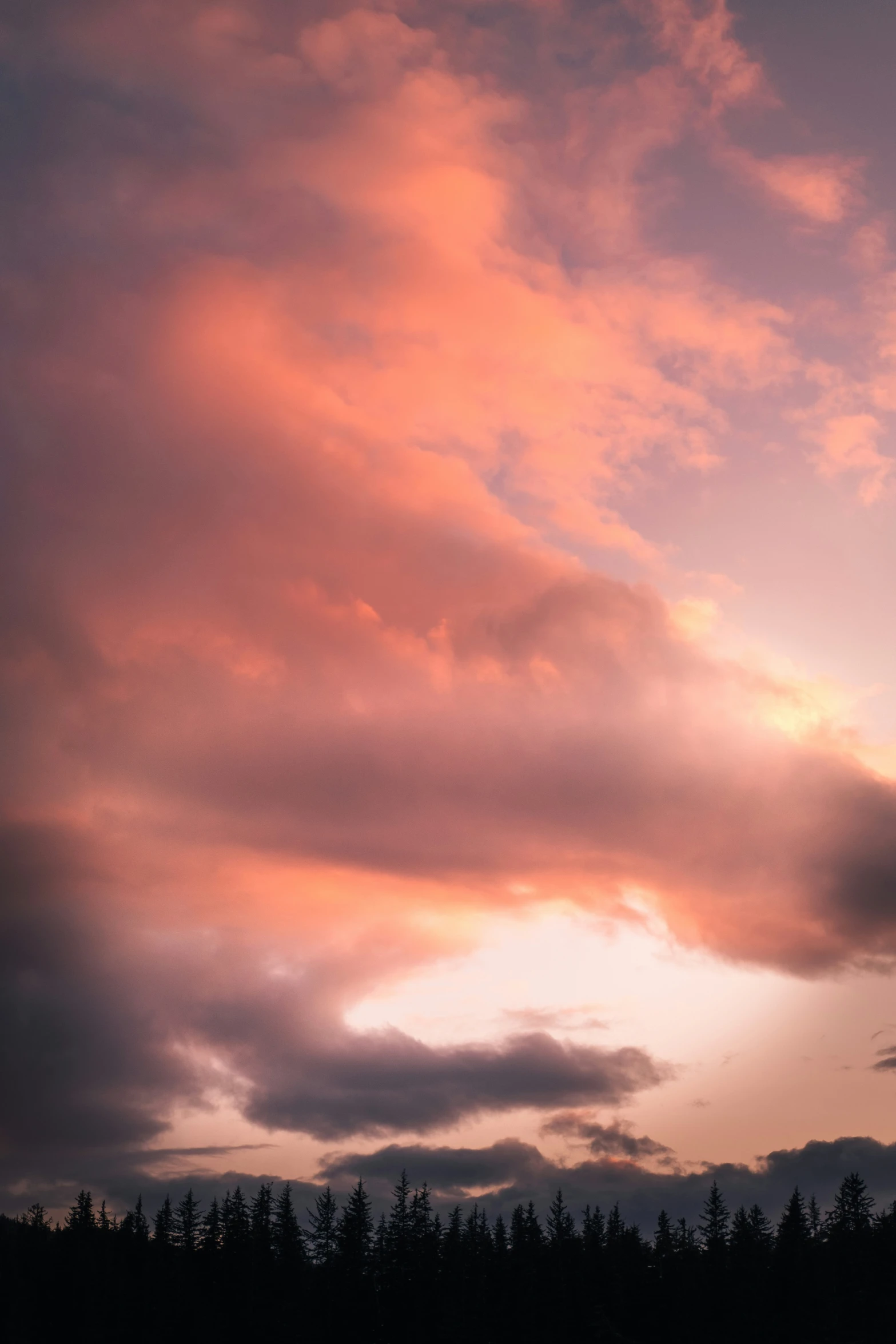 a very big pretty sky with clouds in the background