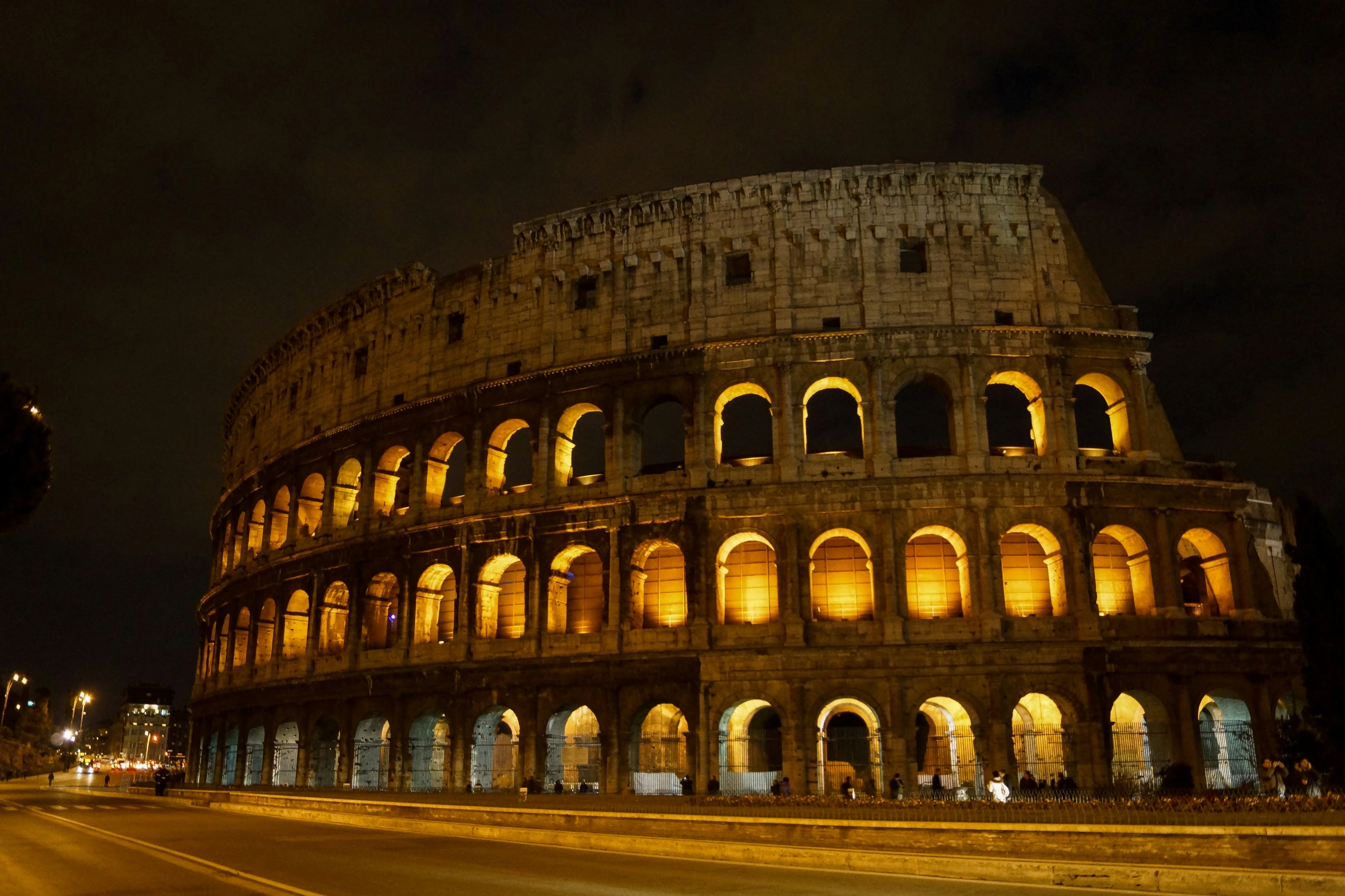 the light is on inside of a roman structure