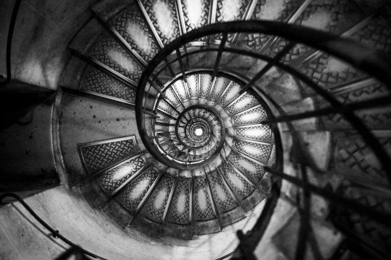the bottom view of a spiral staircase is shown