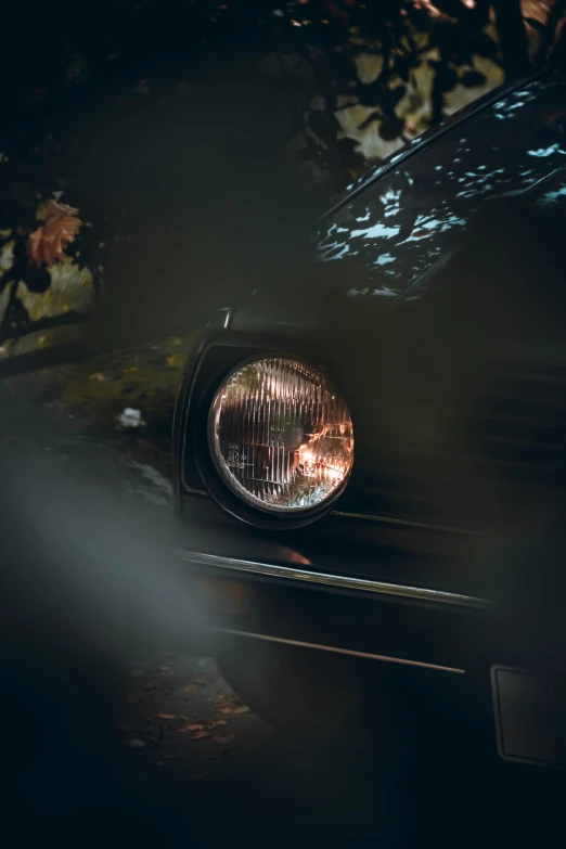 a close - up po of a headlight on the back of a car