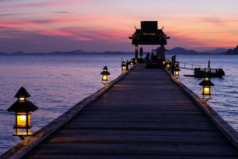 light lamps are on the end of a pier