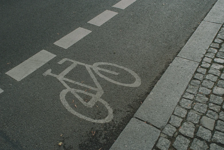 an image of a street with no traffic