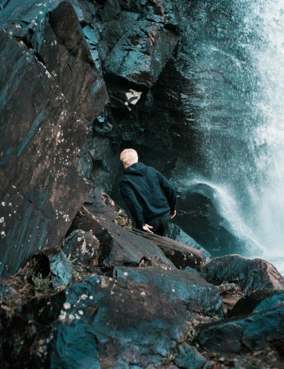 a man standing on the edge of a mountain