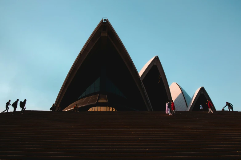 people walk up and down the steps of the sydney opera house