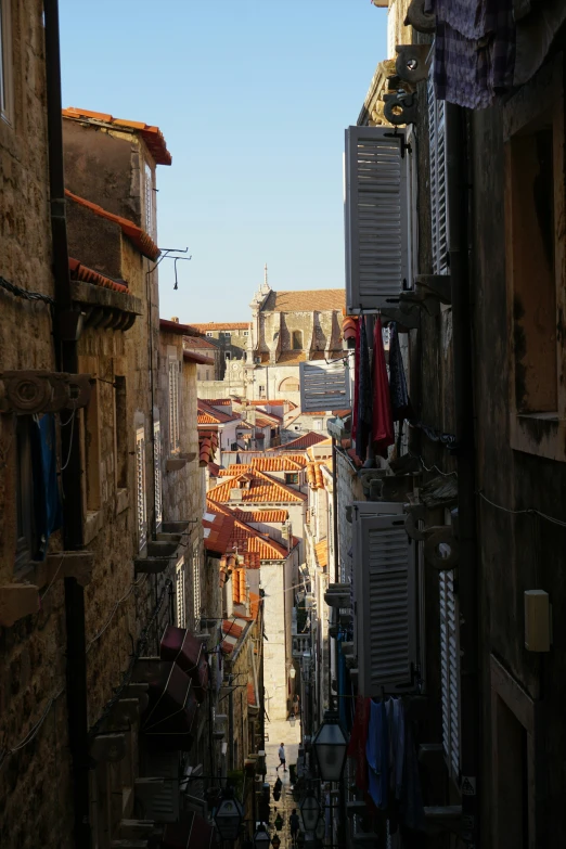 a narrow city street with buildings in the back