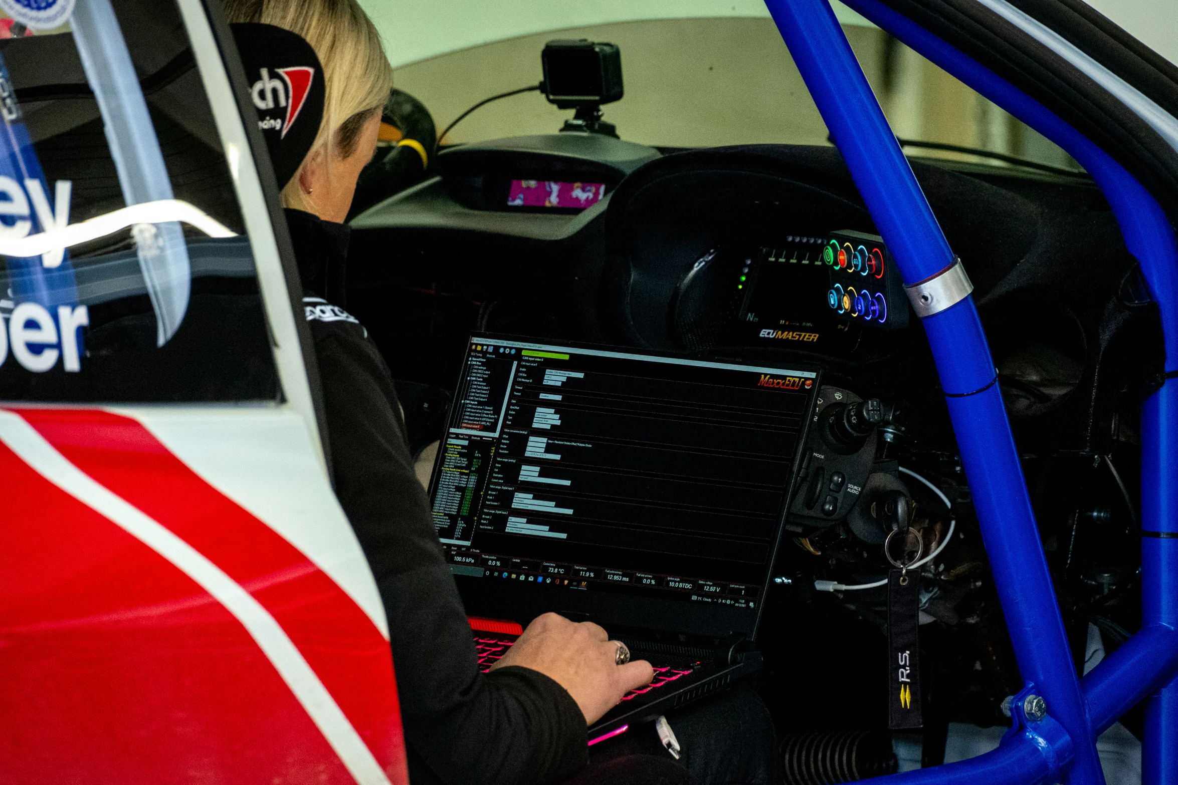 an emergency driver using a laptop computer