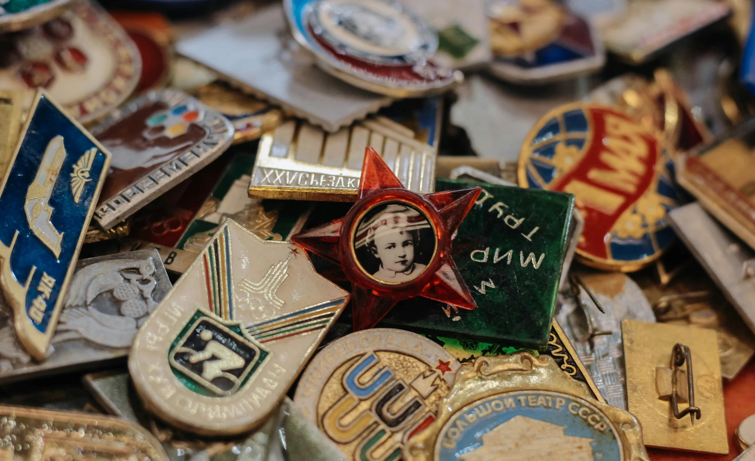 many badges and pins all are all over the table