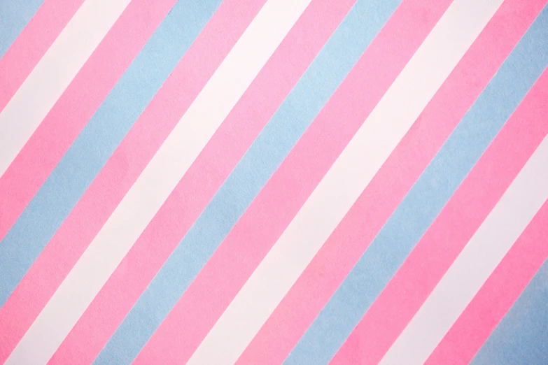 the diagonal pattern of pink and blue stripes
