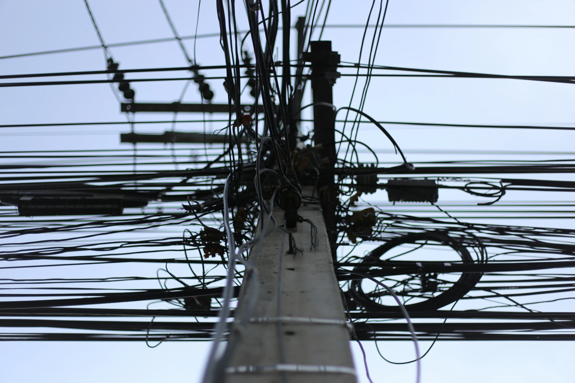 a close up view of the electrical wires and wires