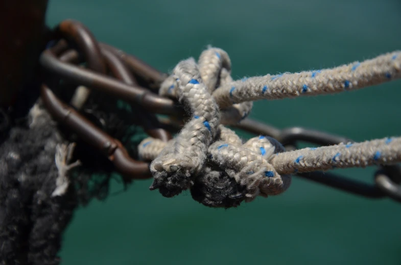 ropes are attached to the end of a boat's anchor
