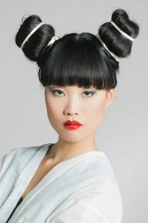 woman with three buns on her head
