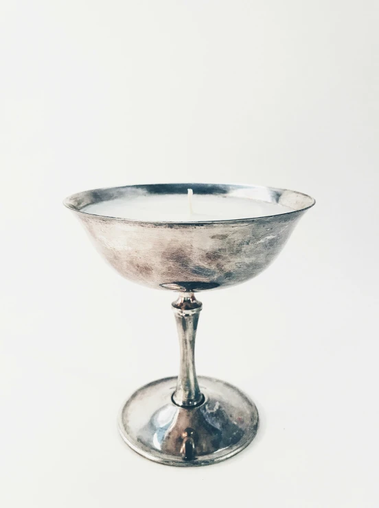 a very pretty silver bowl on a shiny stand